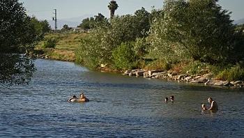התחזית: ירידה קלה בטמפרטורות, עדיין חם מהרגיל
