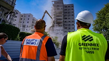 כחודש אחרי פגיעת הטיל האיראני: החלה הריסת הבניין בבת ים