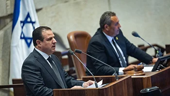 73 בעד, 15 נגד: ההצעה להדחת עודה נפלה לאחר שלא הושג הרוב הנדרש