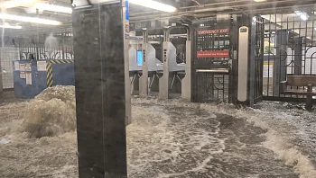 הסאבווי הוצף: שיטפונות ומצב חירום בניו יורק בשל גשמים עזים