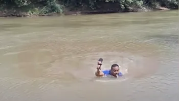 בשידור חי: הכתב נכנס למים ודרך על הגופה של הנערה הנעדרת