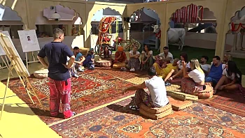 "היו לי ספקות": מושיקו מתוודה על הבחורה שמחכה לו בחוץ