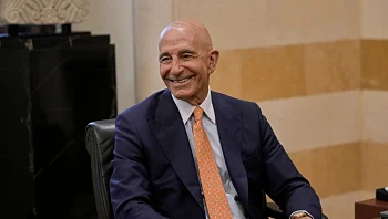 מעל 100 הודעות: הקשר הקרוב בין שליחו של טראמפ לג'פרי אפשטיין