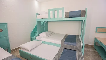 הזמין מיטות קומותיים ל-36 ילדים – ואז נחשפה האמת המטרידה