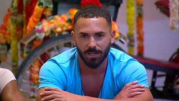 "זו הסיבה שאני עדיין גר עם ההורים": יובל חושף את עברו מול כל הבית