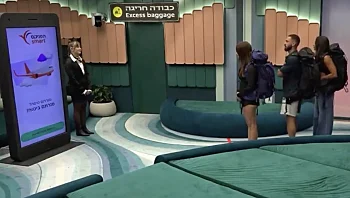 דיירי הבית עושים ביטוח נסיעות להודו