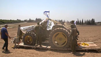 אחרי כמעט שנתיים: הטרקטור שנגנב מכפר עזה ב-7.10 הושב מהרצועה