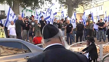 אחרי הדחת אדלשטיין: לוחמי מילואים הפגינו מול בית ביסמוט
