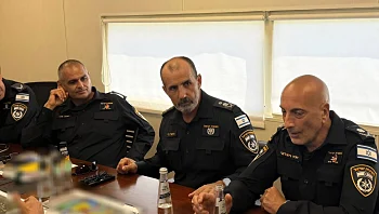 הפיגוע בכפר יונה: נמשך המצוד אחר המחבל, המפכ"ל קיים הערכת מצב