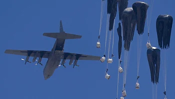 לראשונה: מדינות אירופיות הצניחו סיוע בעזה; יורט טיל מתימן