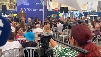 "זה הבית שלי": מחאת התושבים ב"טקס" הריסת הבניינים בחולון