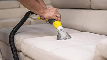 לא רק יופי – גם בריאות: למה חשוב לנקות ולחטא את הספה בעזרת ניקיון מקצועי