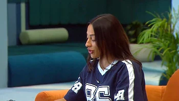 אחרי שכבר זכתה ברכב: שני גורפת 50 אלף שקלים - והדיירים לא רגועים