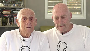 "הוא יושב ובוכה כשהוא רואה את מפעל חייו קורס"