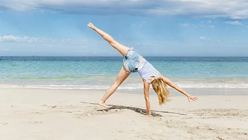 מפחיד: התעוורה לאחר שעשתה 13 גלגלונים ברצף