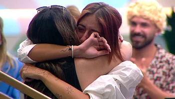 לאחר המתנה ארוכה: מאי פוגשת את אמא שלה ומתפרקת
