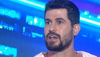 "בבקשה, הבמה שלך": רועי מגיע לאולפן - ועושה צחוק מהנבחרת