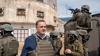 שר ביטחון בפריימריז: כך קורץ כ"ץ לבייס - מהקומה ה-14 בקריה