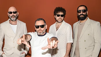 מרסדס בנד חוזרים עם שיר שכולו טונות של גרוב קופצני