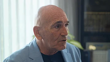 "אתה רוצה להילחם נגד הילדה הזאת ולגרש אותה מהבית?"