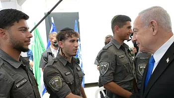 נתניהו ביקר בפלוגת לוחמים חרדים: "אין ניגוד בין תורה לשירות"