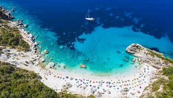 משלושה יוצא אחד: ערכנו השוואה בין 3 איים יוונים מושלמים