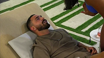 "אמא שלך באה לפה, הרימה לך קצת את התחת": שני לא נשארת חייבת