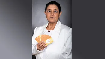 הפוקר שמנצח את משברי החיים: "פוקר עם מילה טובה" של דוריס בורפקר