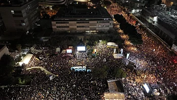 "דורשים את הילדים": מאות אלפים הפגינו בכיכר החטופים