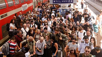 הגבלות, דרגנועים מקולקלים ונוסעים מתוסכלים: מה קורה ברכבת?