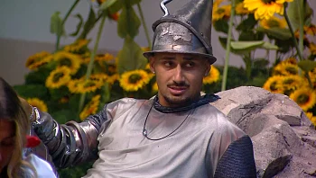 "את מאוסה": תרצה מתערבת וארז מאבד את זה