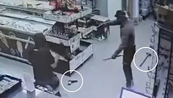 נתפסו על חם: כנופיית שודדים פרצה לתחנת דלק - ונעצרה