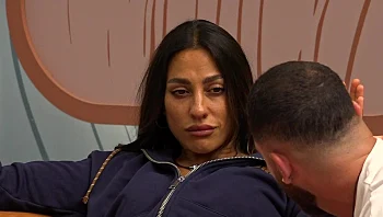 אחרי שחשפה שיש לה רגש למישהו בחוץ: מי הבחור ששני דיברה עליו?