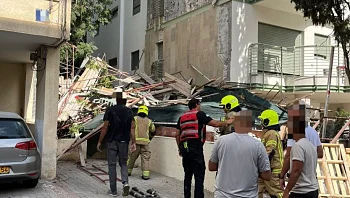 פועל נהרג ושלושה נפצעו בקריסת פיגומים בבניין בתל אביב