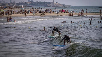 התחזית לשבת: מזג אוויר קיצי ושגרתי לעונה, גלים בים התיכון