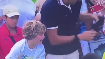 כך נקמו הגולשים במנכ"ל שגנב כובע חתום מילד במהלך משחק טניס