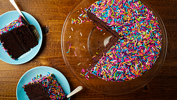 בלי אגוזים, ביצים וגלוטן: עוגות יום הולדת מנצחות ללא אלרגניים