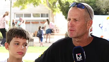 "אנחנו כל ערב הולכים לישון ב-7.10 וקמים למחרת ב-7.10"