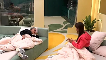 זיכרונות כואבים מימי בית הספר היסודי: שירז פותחת הכול