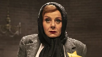 המחזה האנטישמי שחוזר לבמות - רלוונטי מתמיד: "וירוס עקשן"