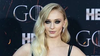 "אתן את הכל": השחקנית נכנסת לנעליה של אנג'לינה ג'ולי