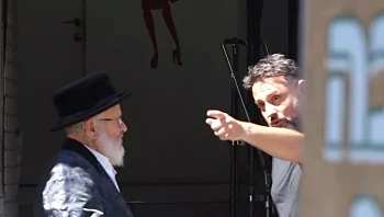 תחקיר: הנוכל שהקים עמותה פיקטיבית ורוקן קופות צדקה