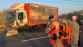 גבר כבן 30 נהרג בתאונת דרכים בין רכב למשאית בגליל המערבי