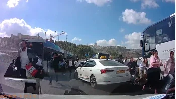 המונים נמלטים מאש המחבלים, נהג חילץ נוסעת: התיעודים מהפיגוע