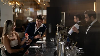 בבר המפואר הזה שליד הים, הדרינקים והאוכל ב-30 שקלים