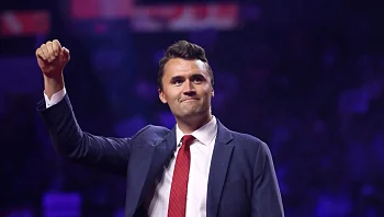 רבבות משתתפים ואבטחה חסרת תקדים: ארה"ב נפרדת מצ'רלי קירק