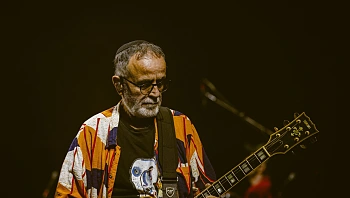 פסטיבל הבית של אהוד בנאי לא היה בשיאו – עד שדודו טסה גנב את ההצגה