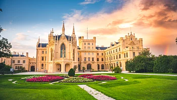 אלגנטית, מרשימה וירוקה: חופשה במדינה שתומכת בישראל 