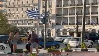 תיעוד: צעיר נכה צה"ל הותקף ע"י פלסטינים ביוון - ונעצר