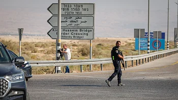 2 נרצחו בפיגוע במעבר אלנבי; המחבל - ירדני שהגיע במשאית סיוע
